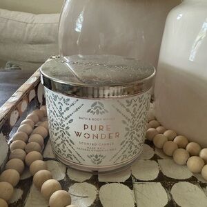 Bath & Body Works 3 Wick Candle - Pure Wonder